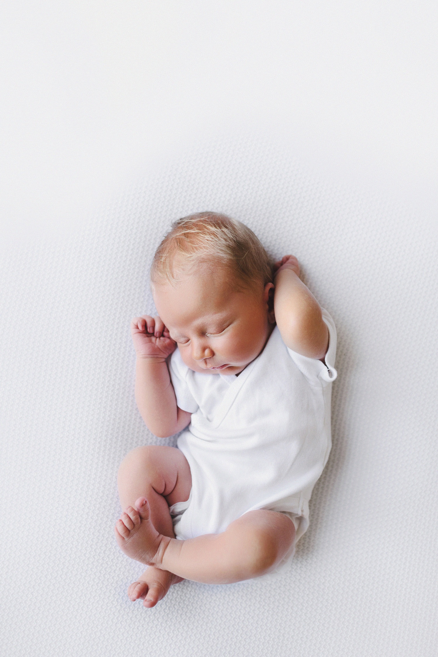 Portland Newborn Photographer, newborn baby in white