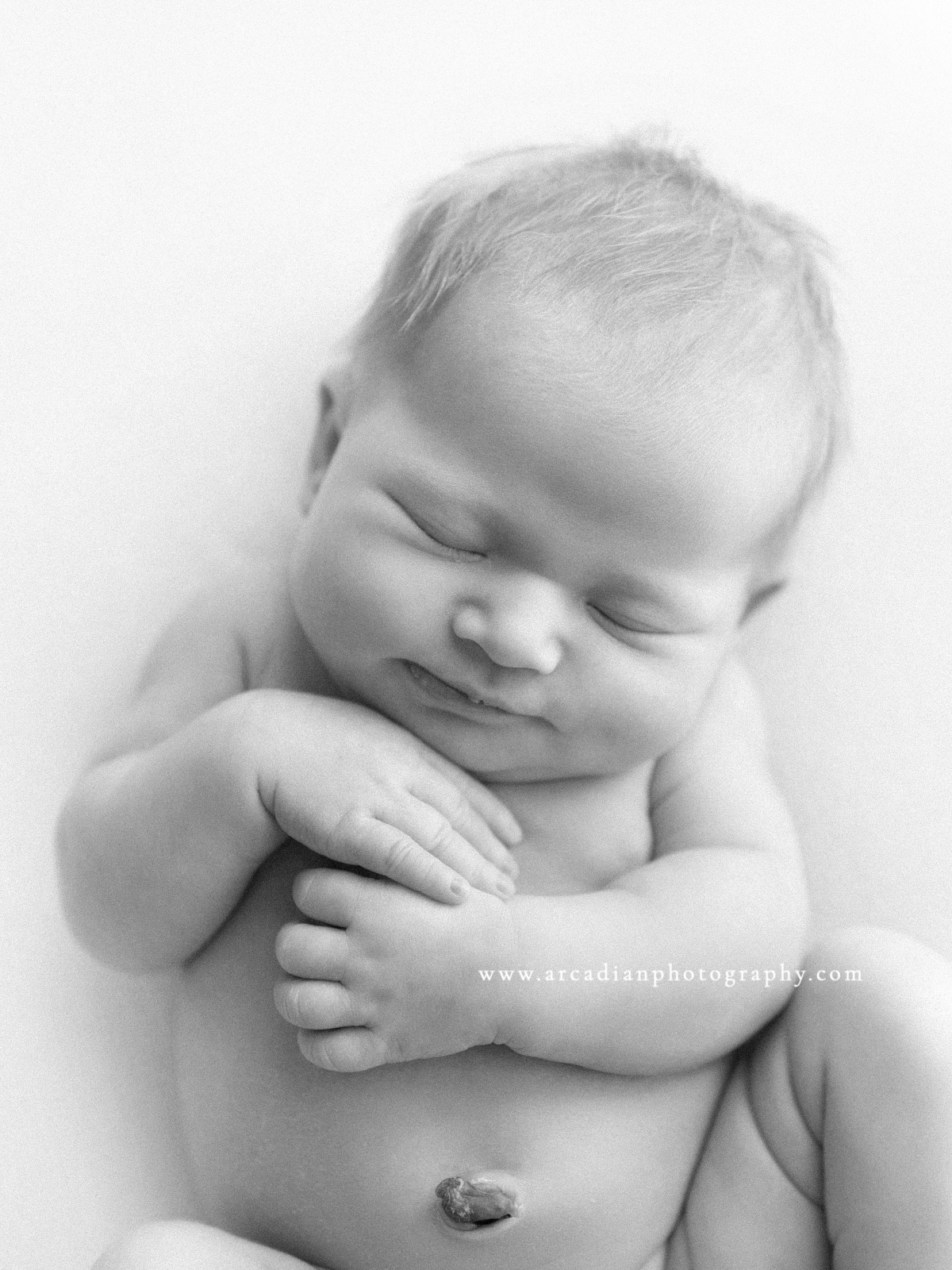 relaxed newborn posing - baby led posing