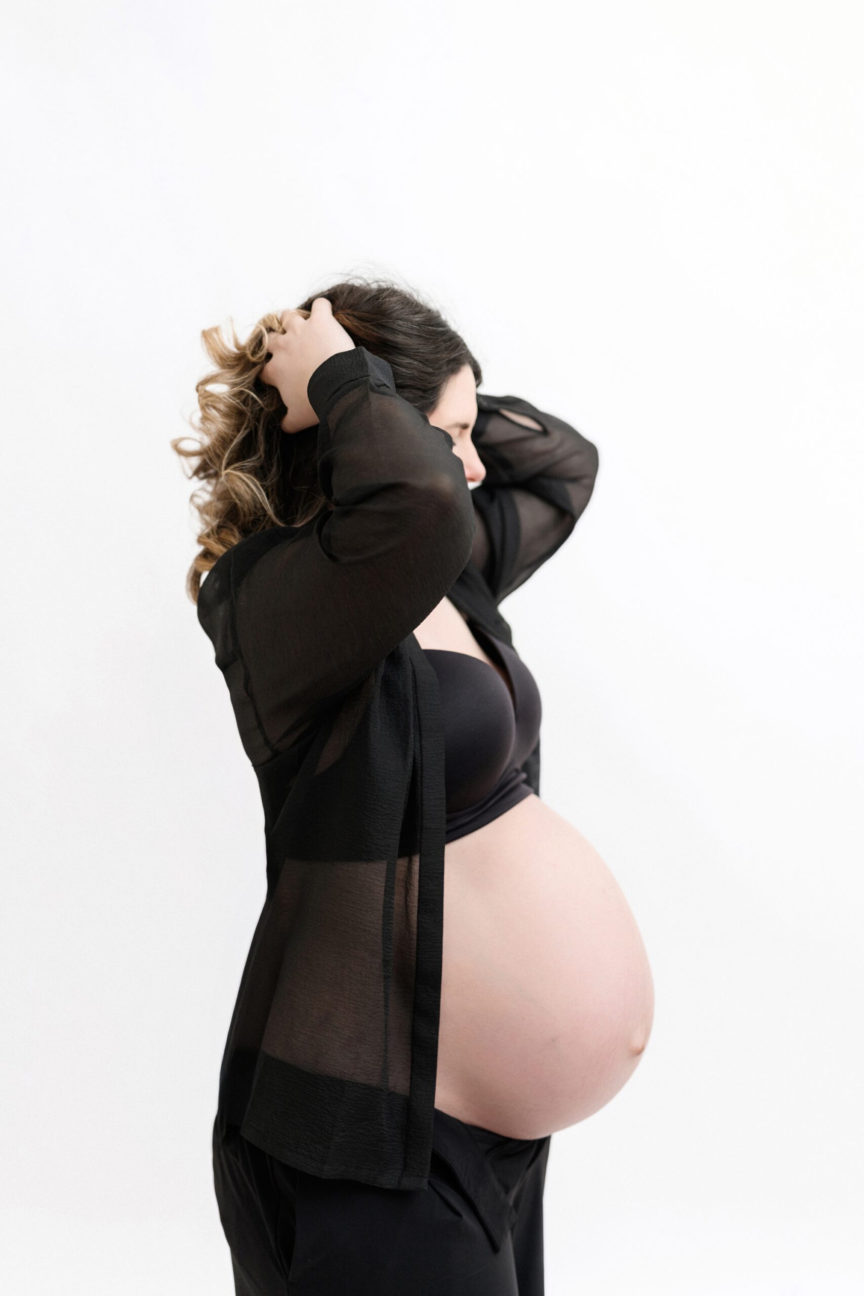 what to wear for maternity photos - blazer and dress pants