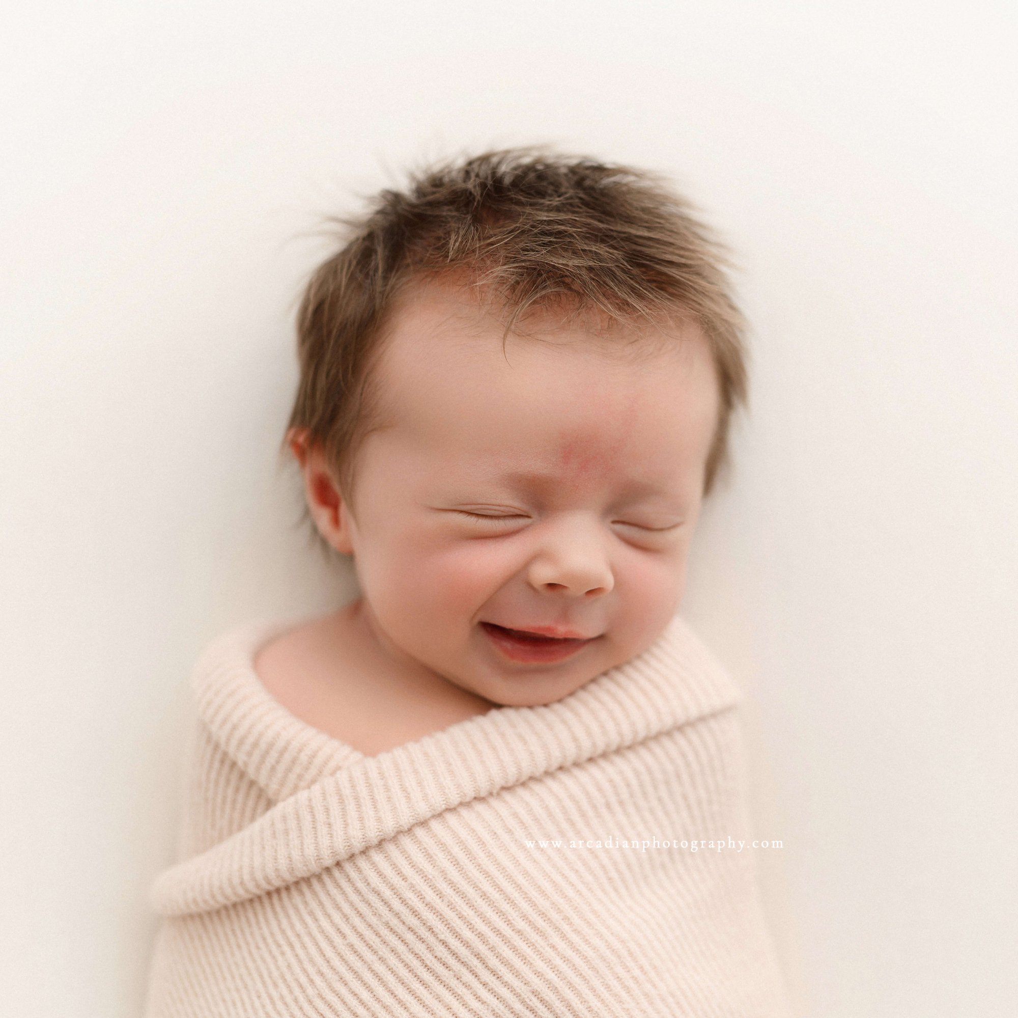 minimalist newborn photography in Salem Oregon