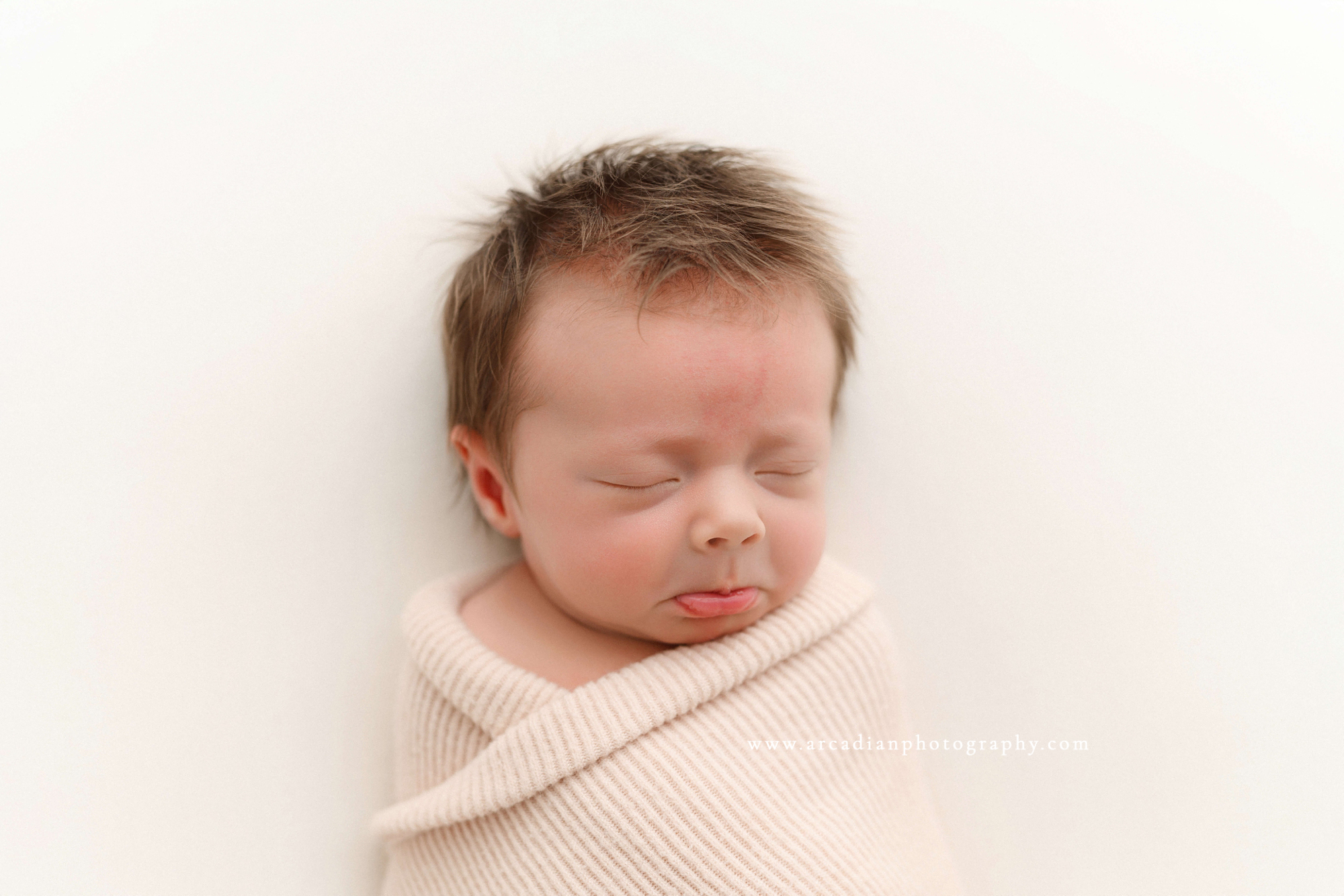 minimalist newborn photography in Salem Oregon