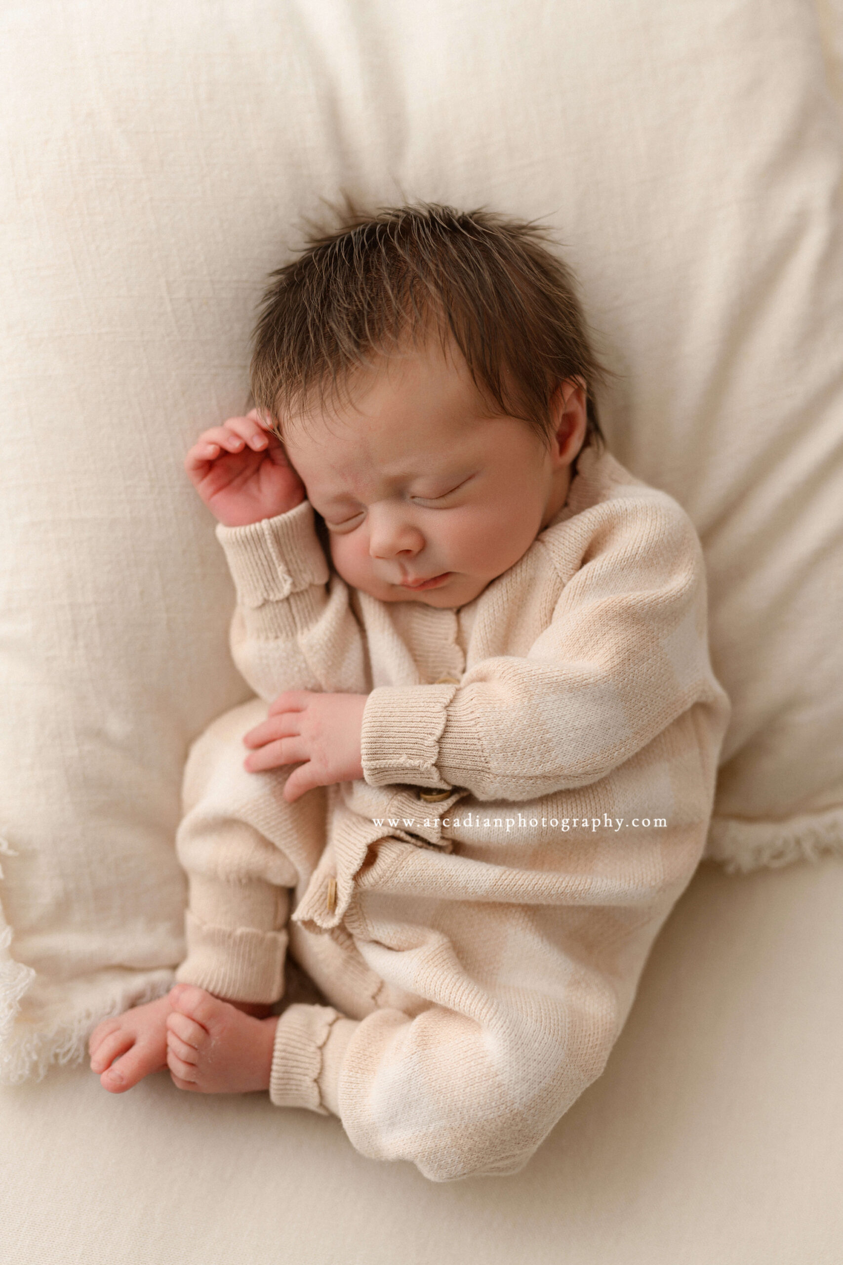 minimalist newborn photography in Salem Oregon